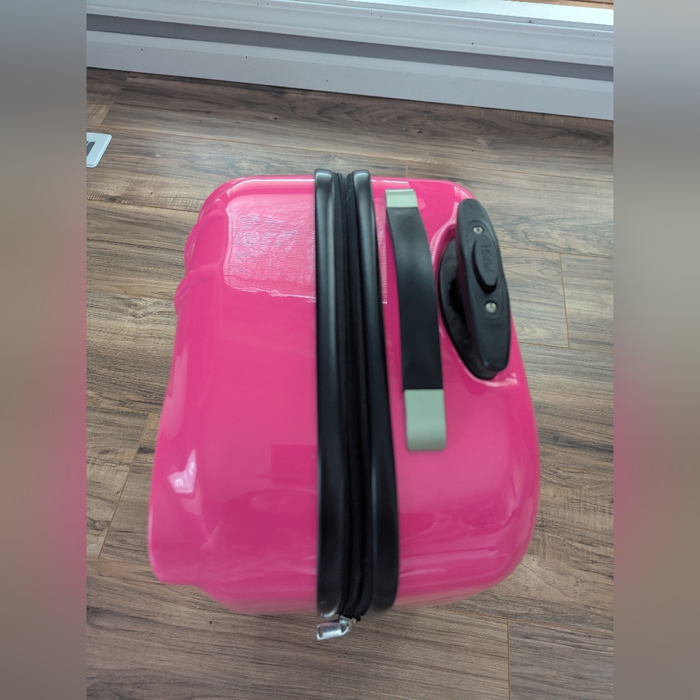 Pink Hello Kitty Face Roller Suitcase With Top Handle And Extended Roller Handle - Picture 5 of 12